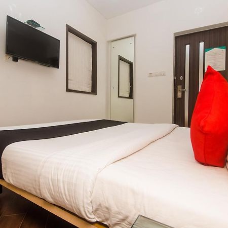 Hotel Capitol Thane Buitenkant foto