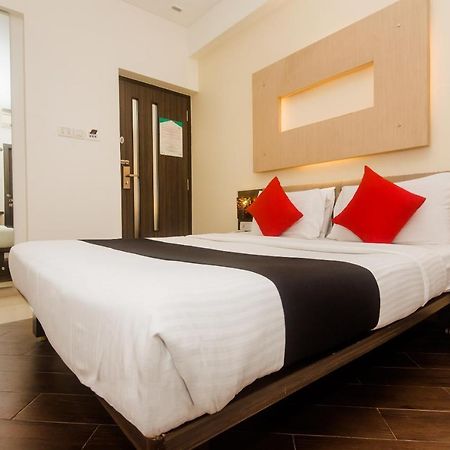 Hotel Capitol Thane Buitenkant foto