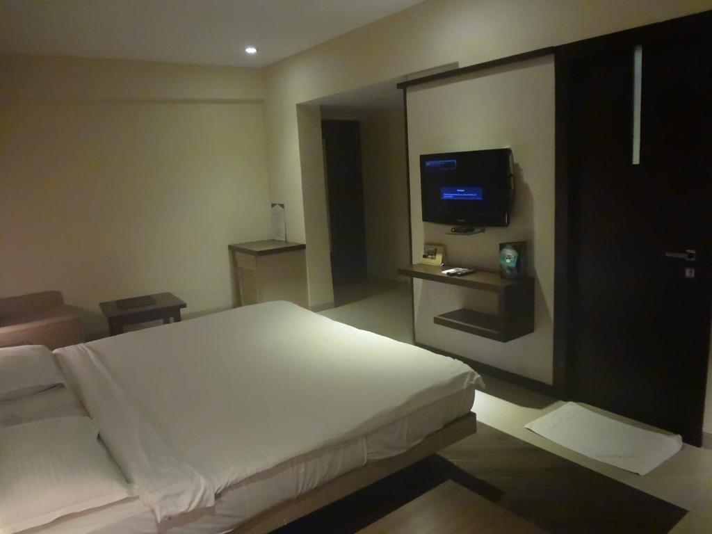 Hotel Capitol Thane Buitenkant foto