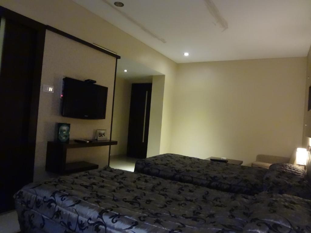 Hotel Capitol Thane Buitenkant foto