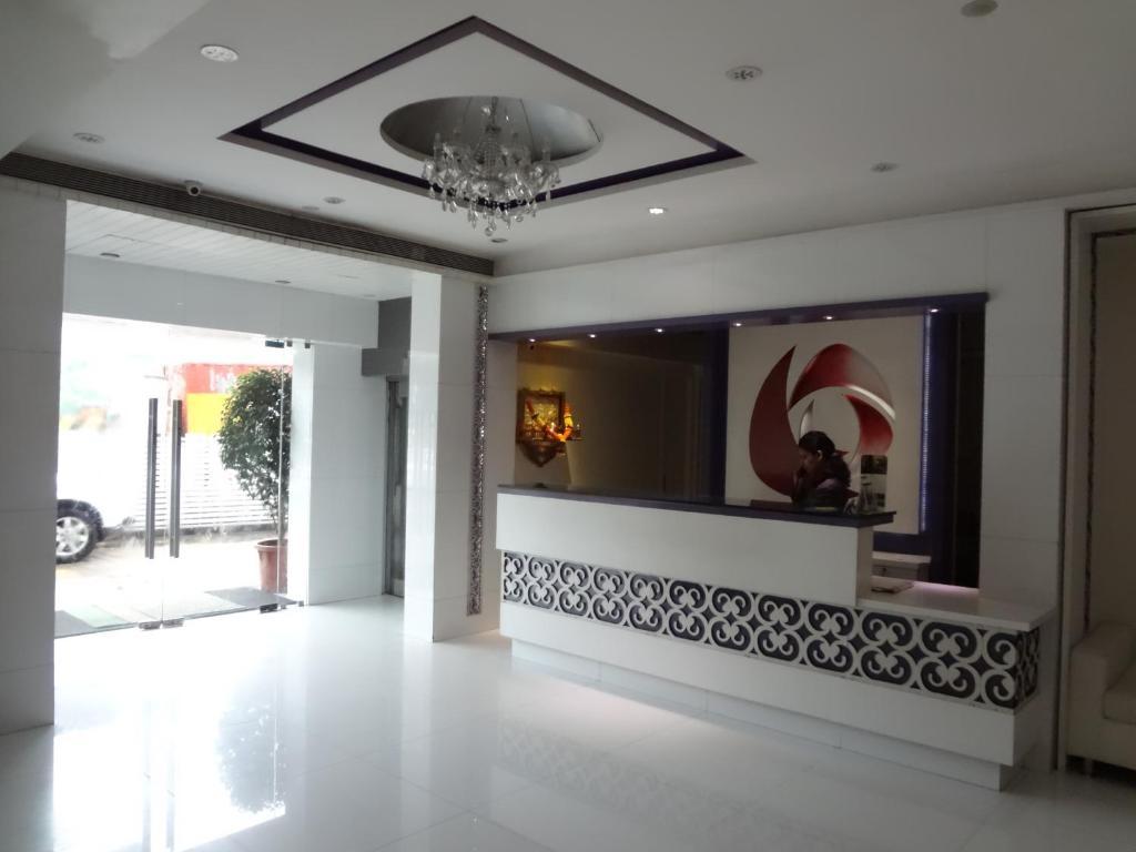 Hotel Capitol Thane Buitenkant foto