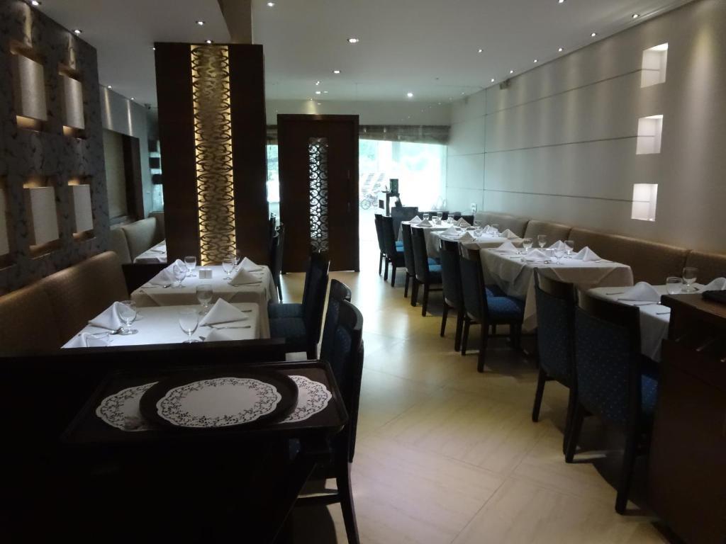 Hotel Capitol Thane Buitenkant foto