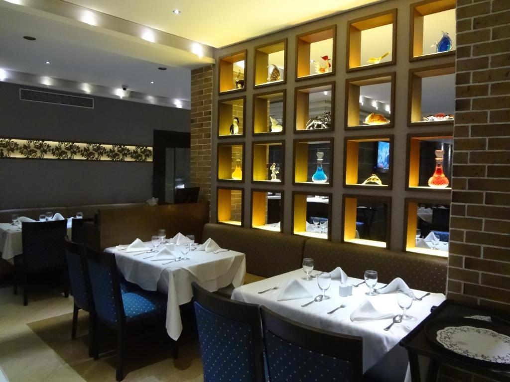 Hotel Capitol Thane Buitenkant foto