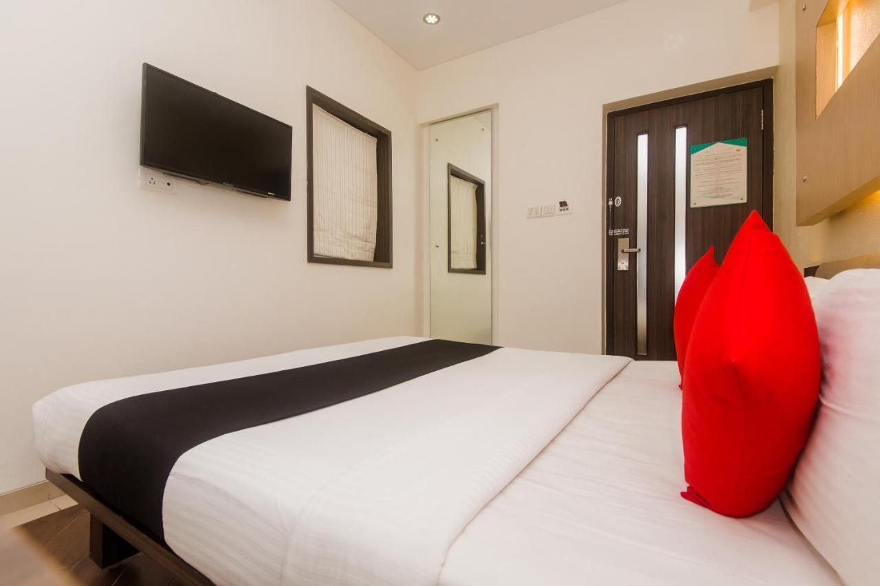 Hotel Capitol Thane Buitenkant foto