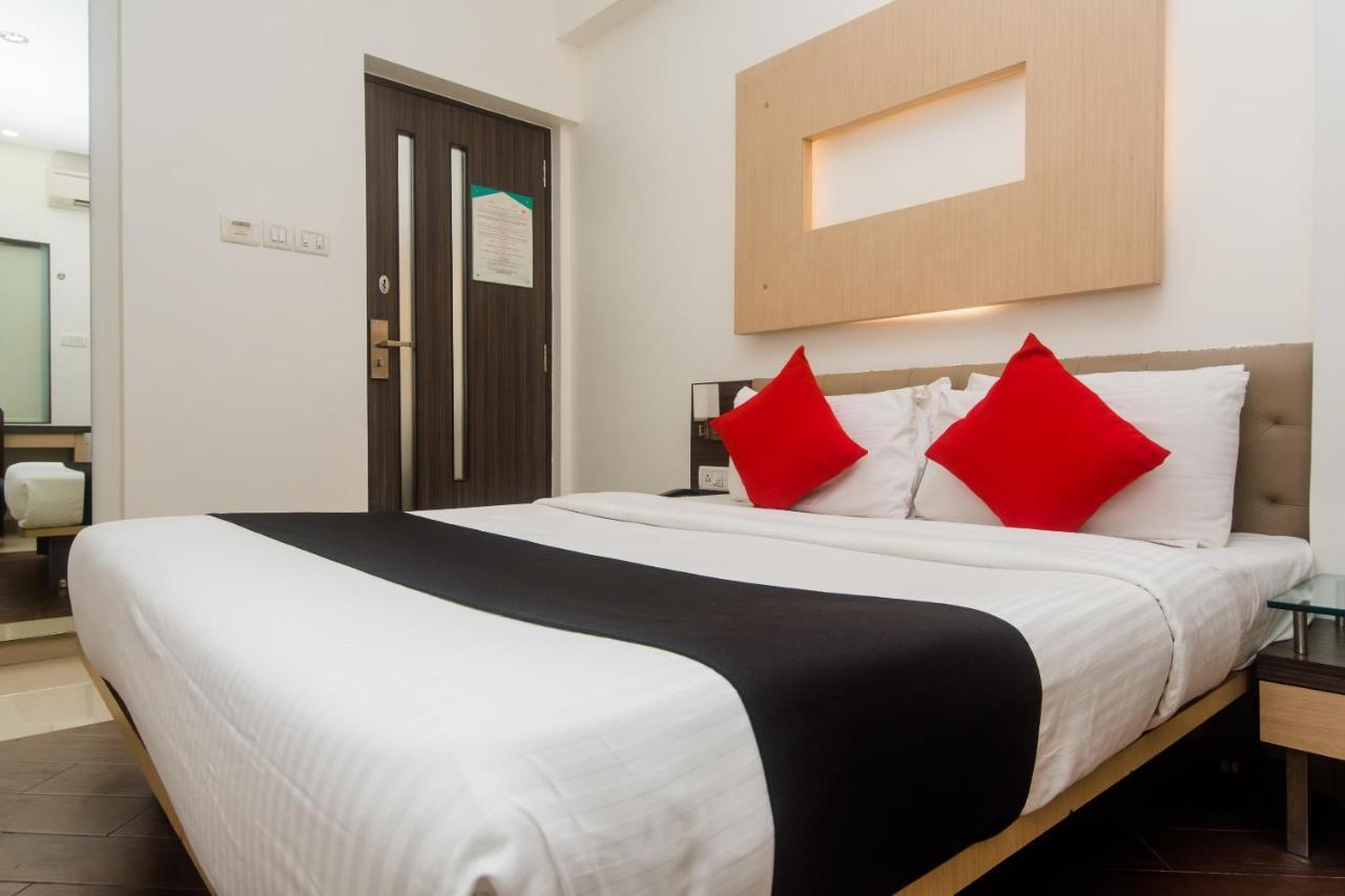 Hotel Capitol Thane Buitenkant foto