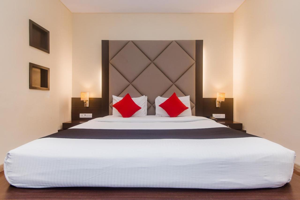 Hotel Capitol Thane Buitenkant foto