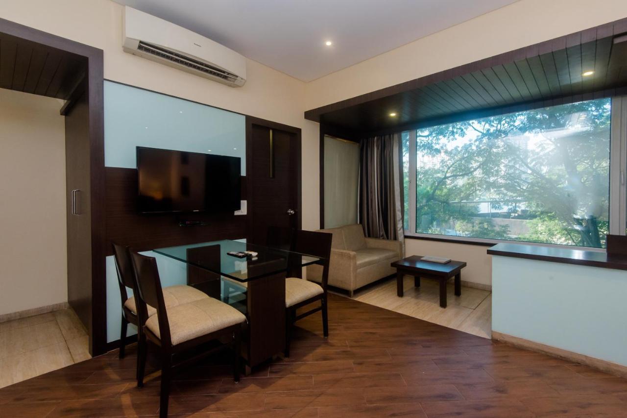 Hotel Capitol Thane Buitenkant foto