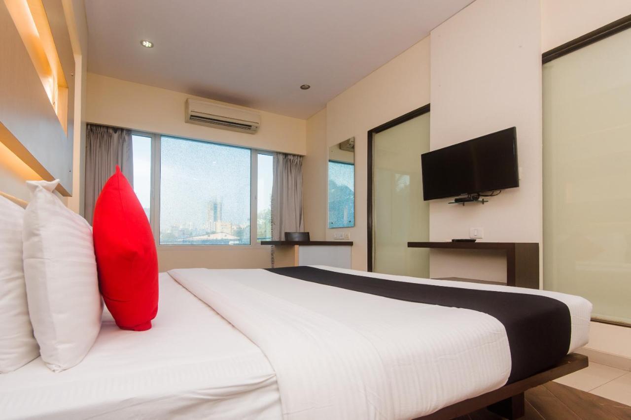 Hotel Capitol Thane Buitenkant foto