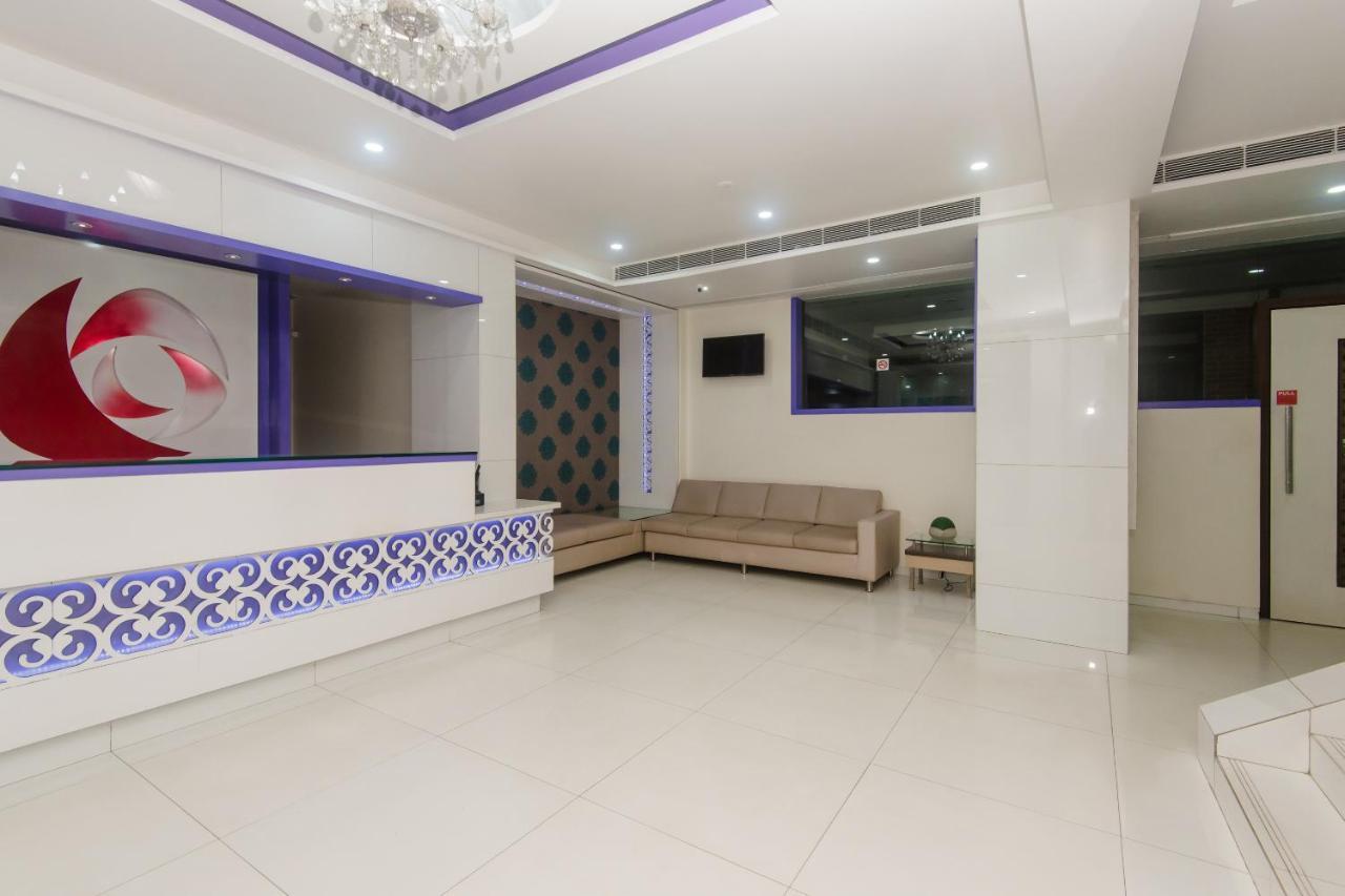 Hotel Capitol Thane Buitenkant foto
