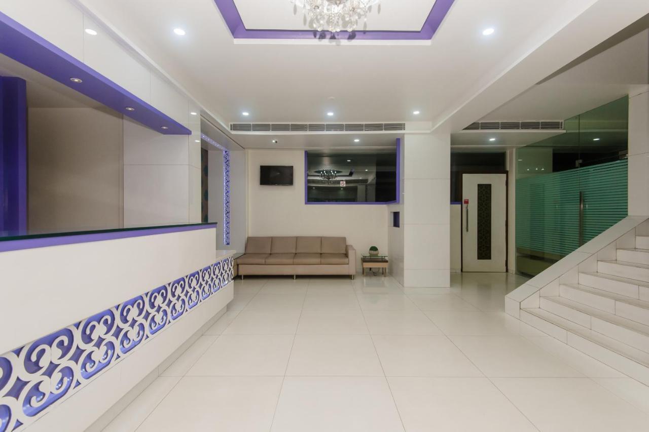Hotel Capitol Thane Buitenkant foto