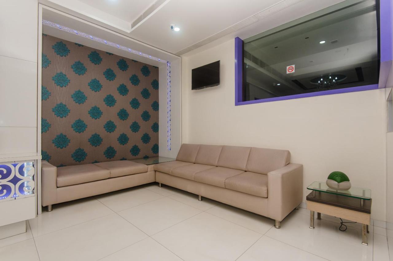 Hotel Capitol Thane Buitenkant foto